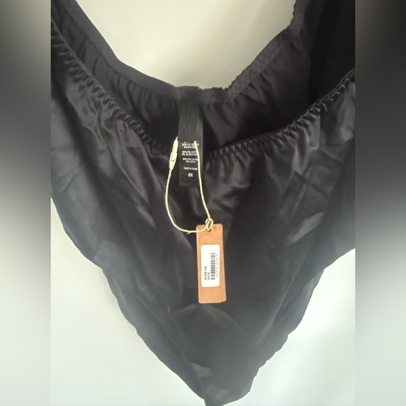 SKIMS Woven Shine Tie Front Teddy - Picture 3 of 7